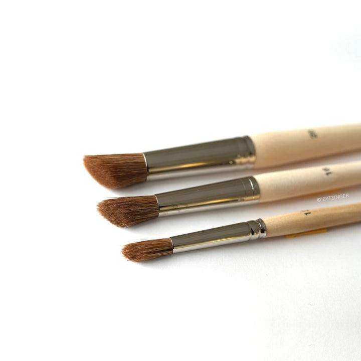 Schellackpinsel mit hellem Rindshaar in verschiedenen Größen